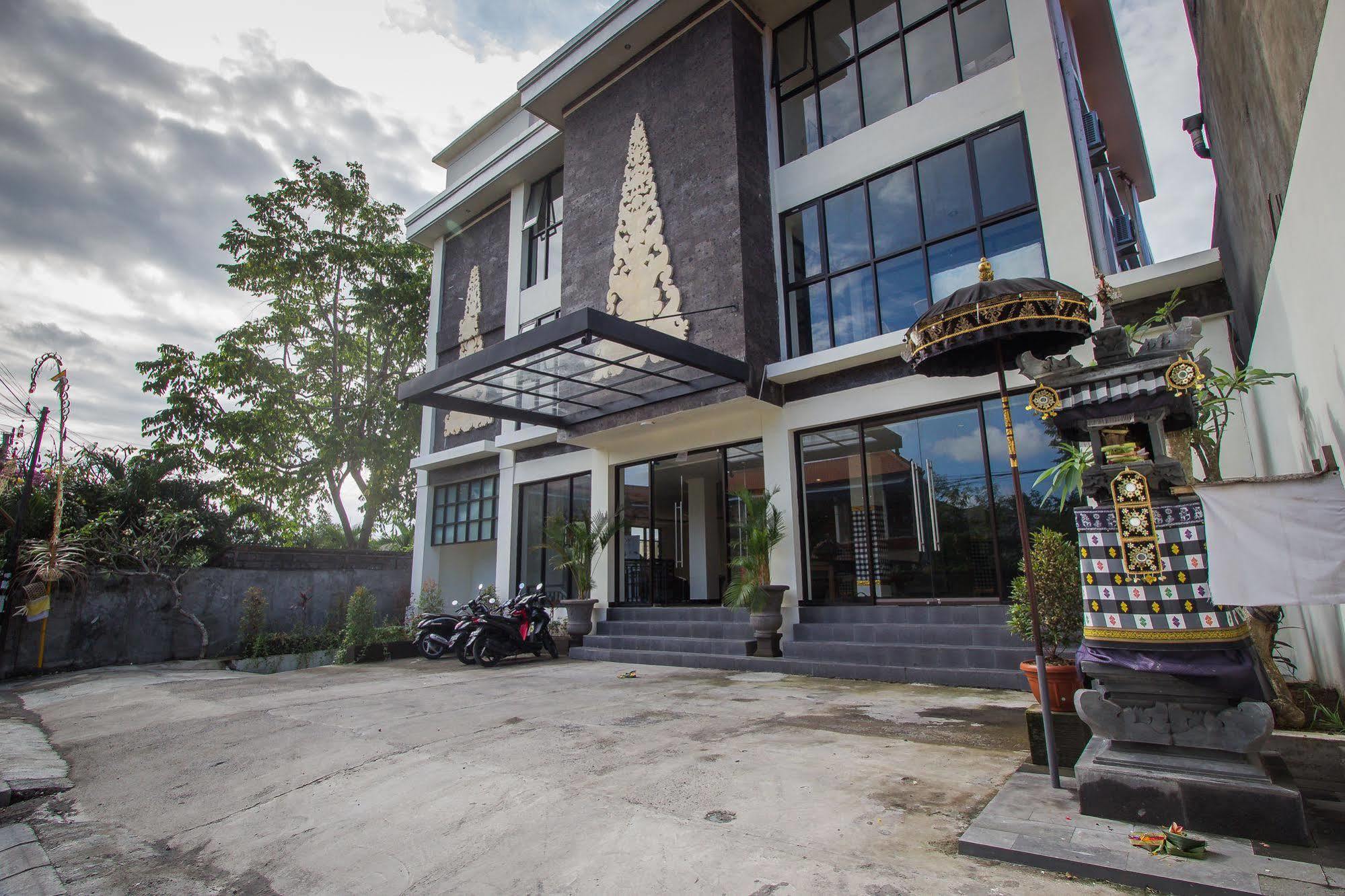Ivanka Airport Inn Kuta  Exterior photo