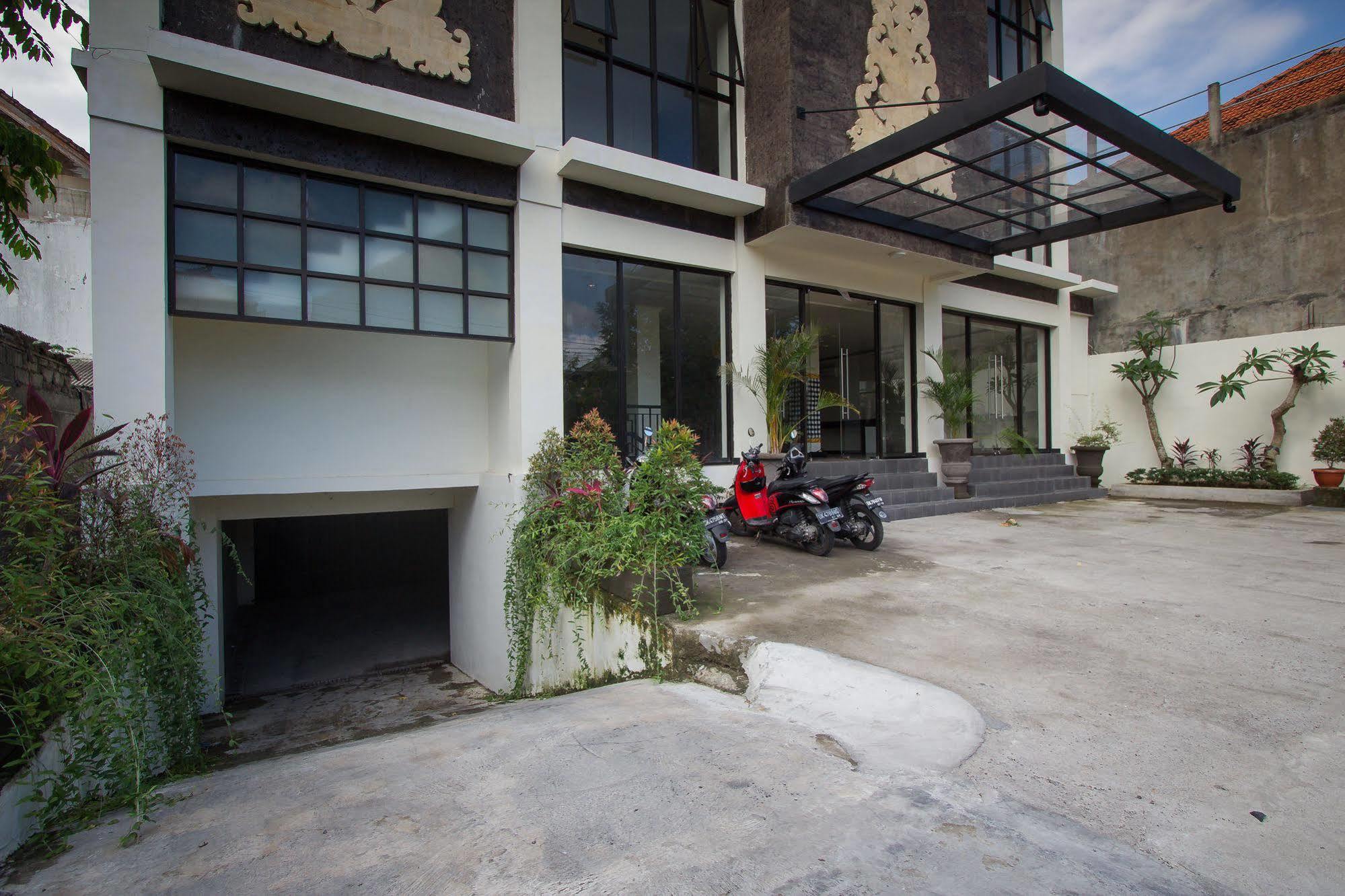 Ivanka Airport Inn Kuta  Exterior photo