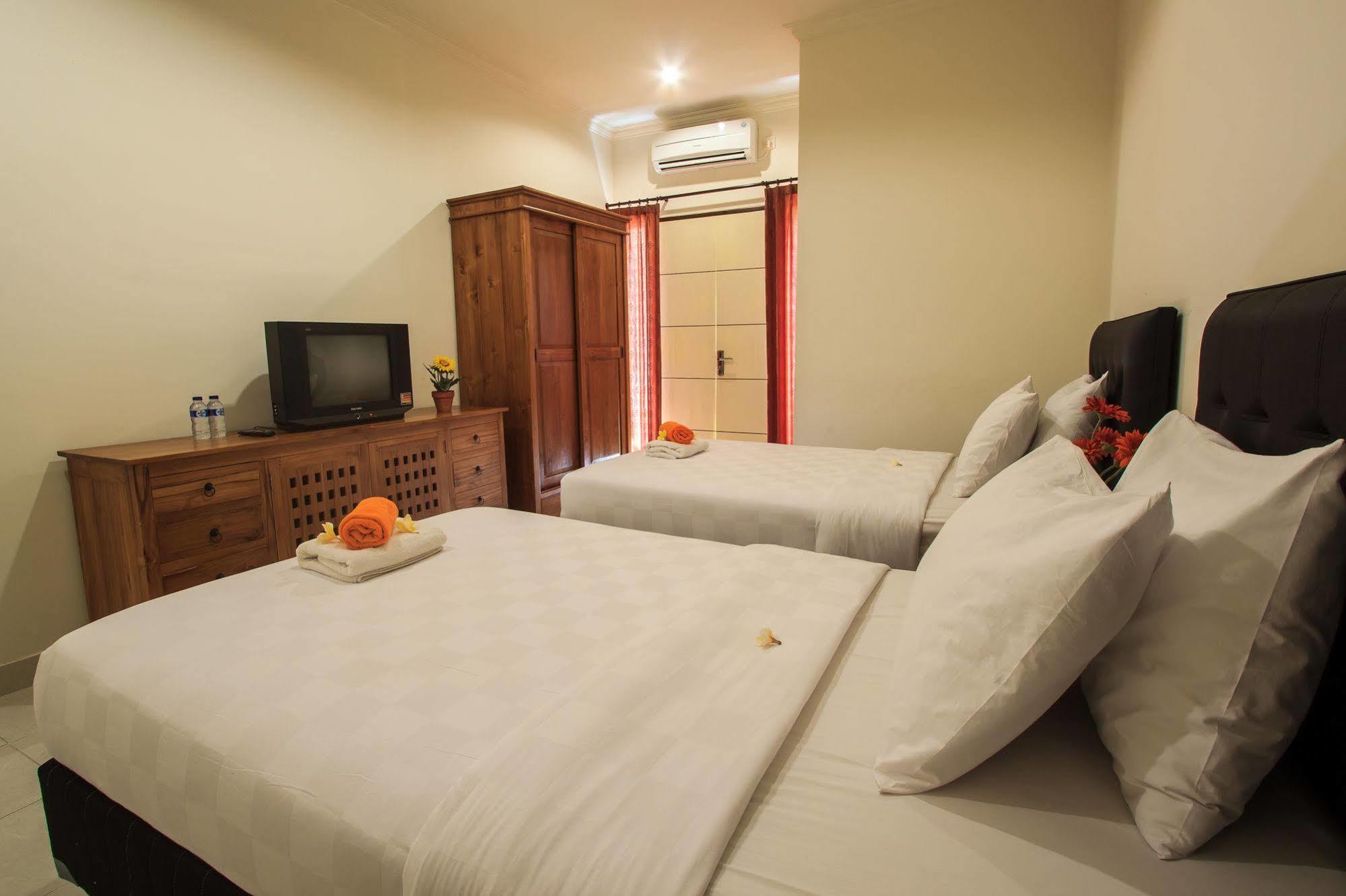 Ivanka Airport Inn Kuta  Exterior photo