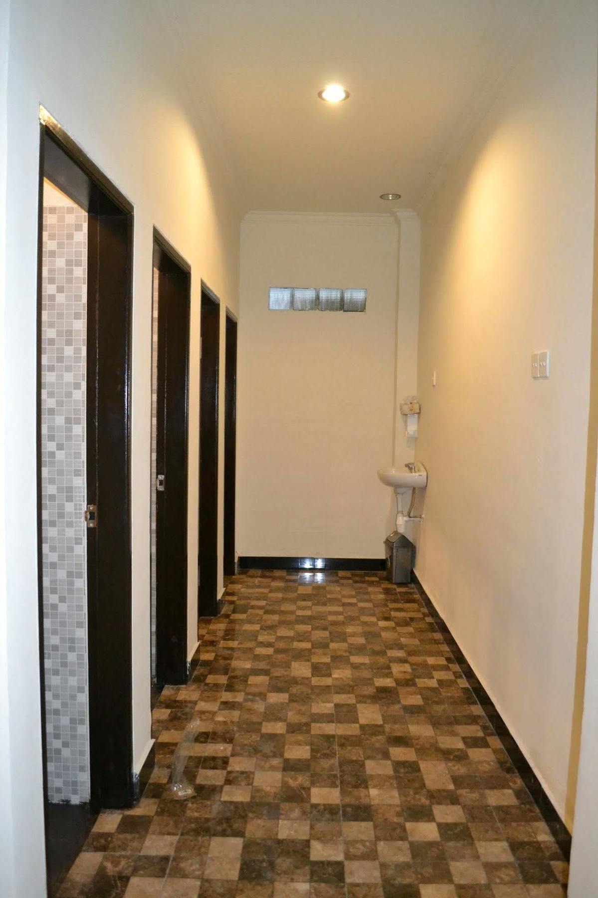Ivanka Airport Inn Kuta  Exterior photo