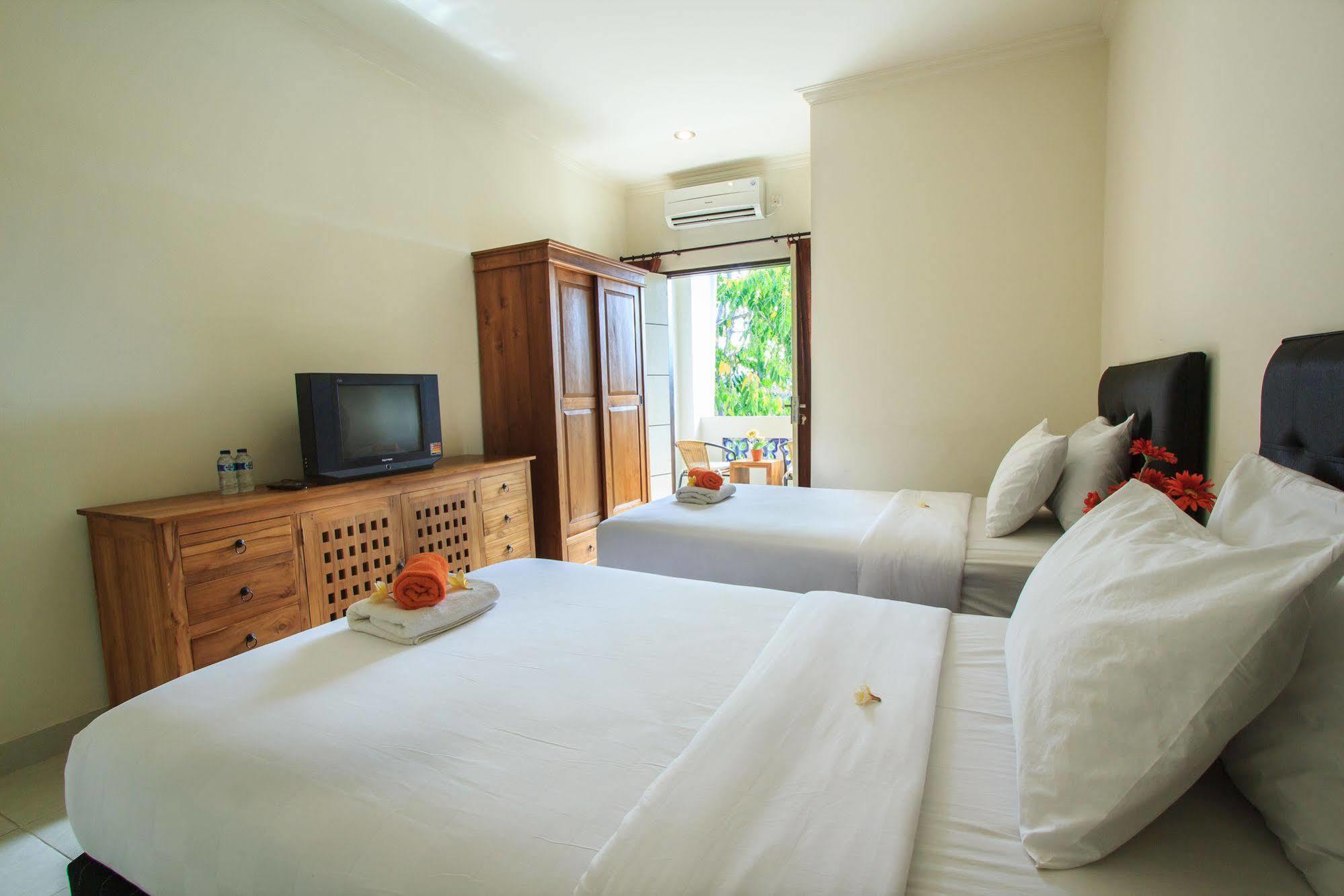 Ivanka Airport Inn Kuta  Exterior photo