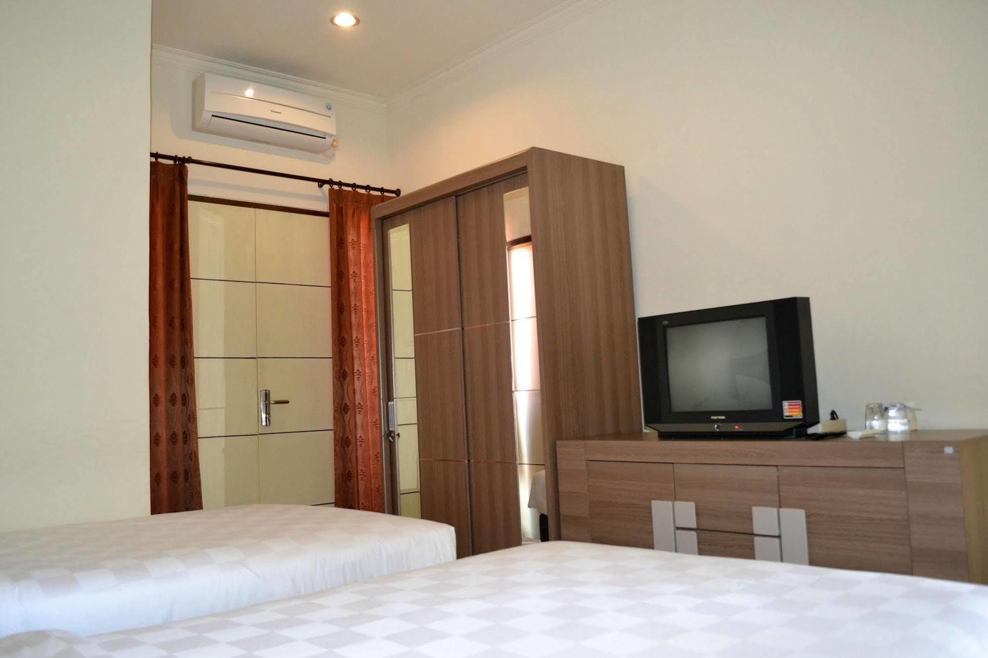 Ivanka Airport Inn Kuta  Exterior photo