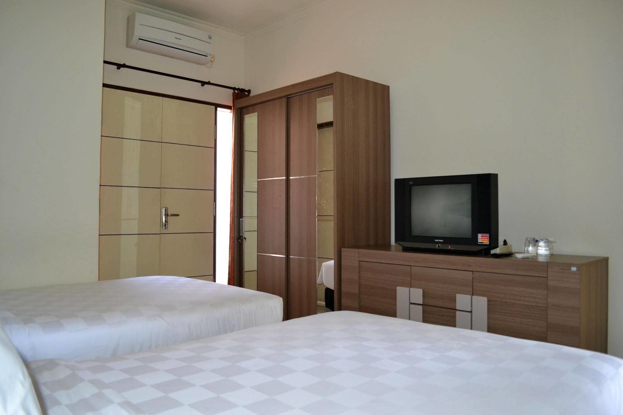 Ivanka Airport Inn Kuta  Exterior photo