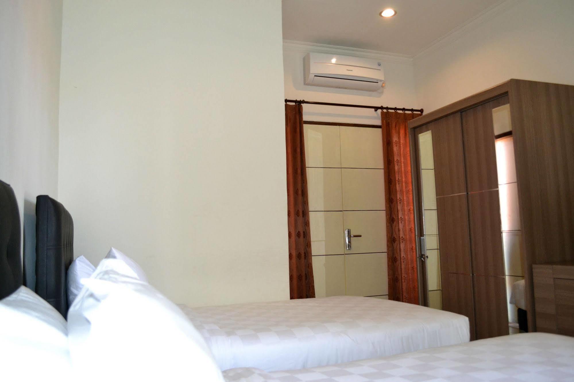 Ivanka Airport Inn Kuta  Exterior photo