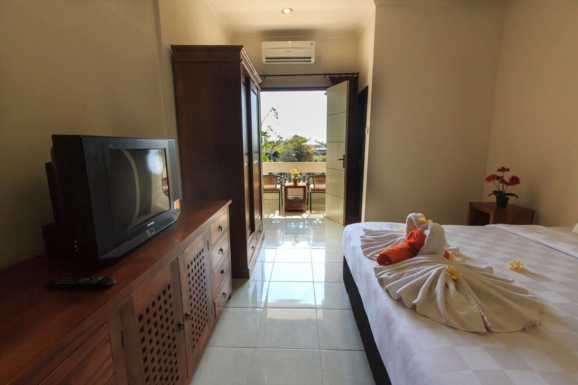 Ivanka Airport Inn Kuta  Exterior photo